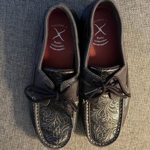 Twisted X women’s embossed boat shoe.  Size 8M.  Like new condition.